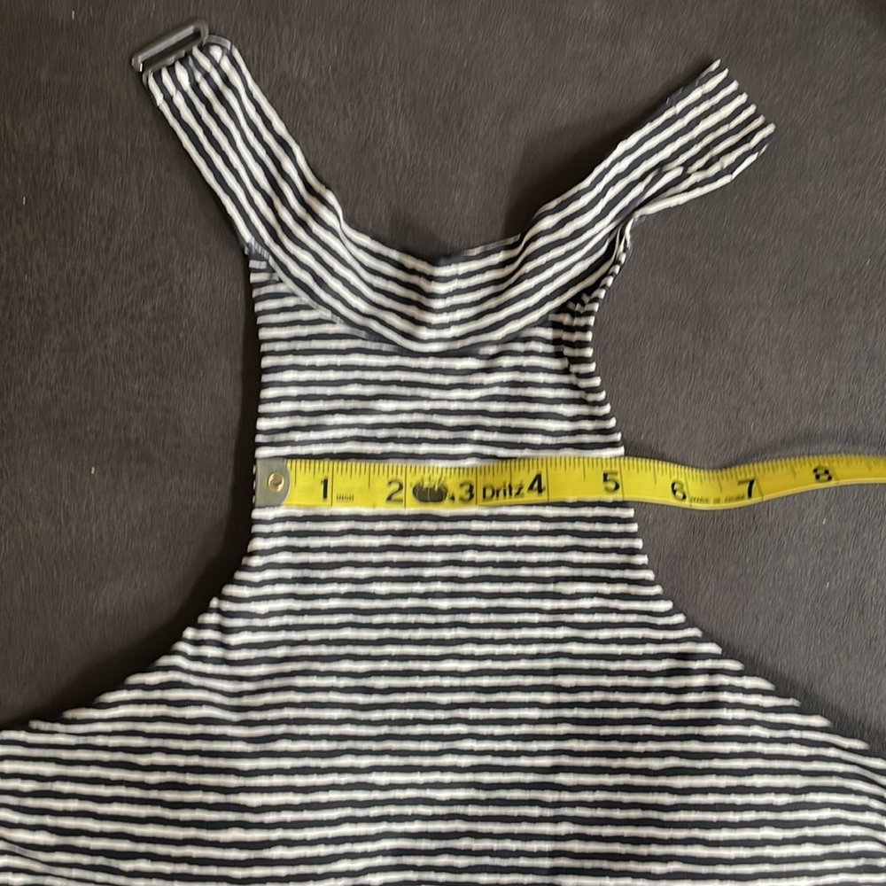 Never worn Billabong bikini top. White and black size small - Picture 12 of 12